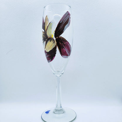 flower champagne flute side view