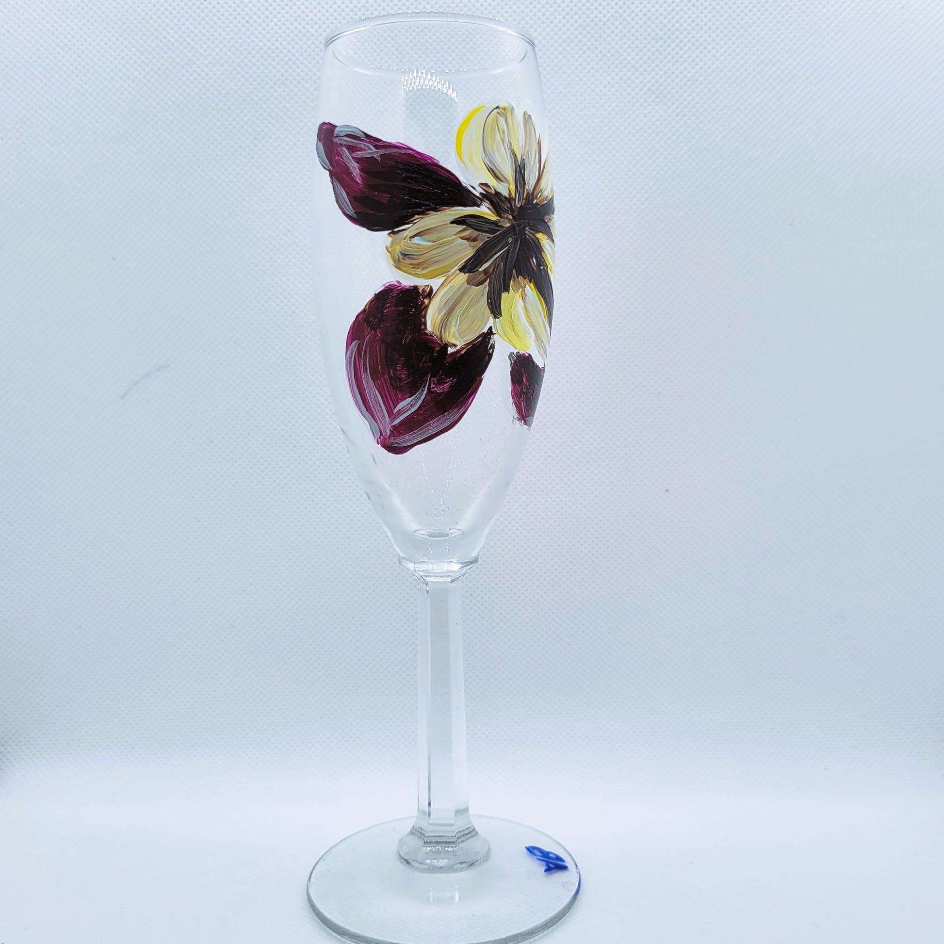 flower champagne flute side view